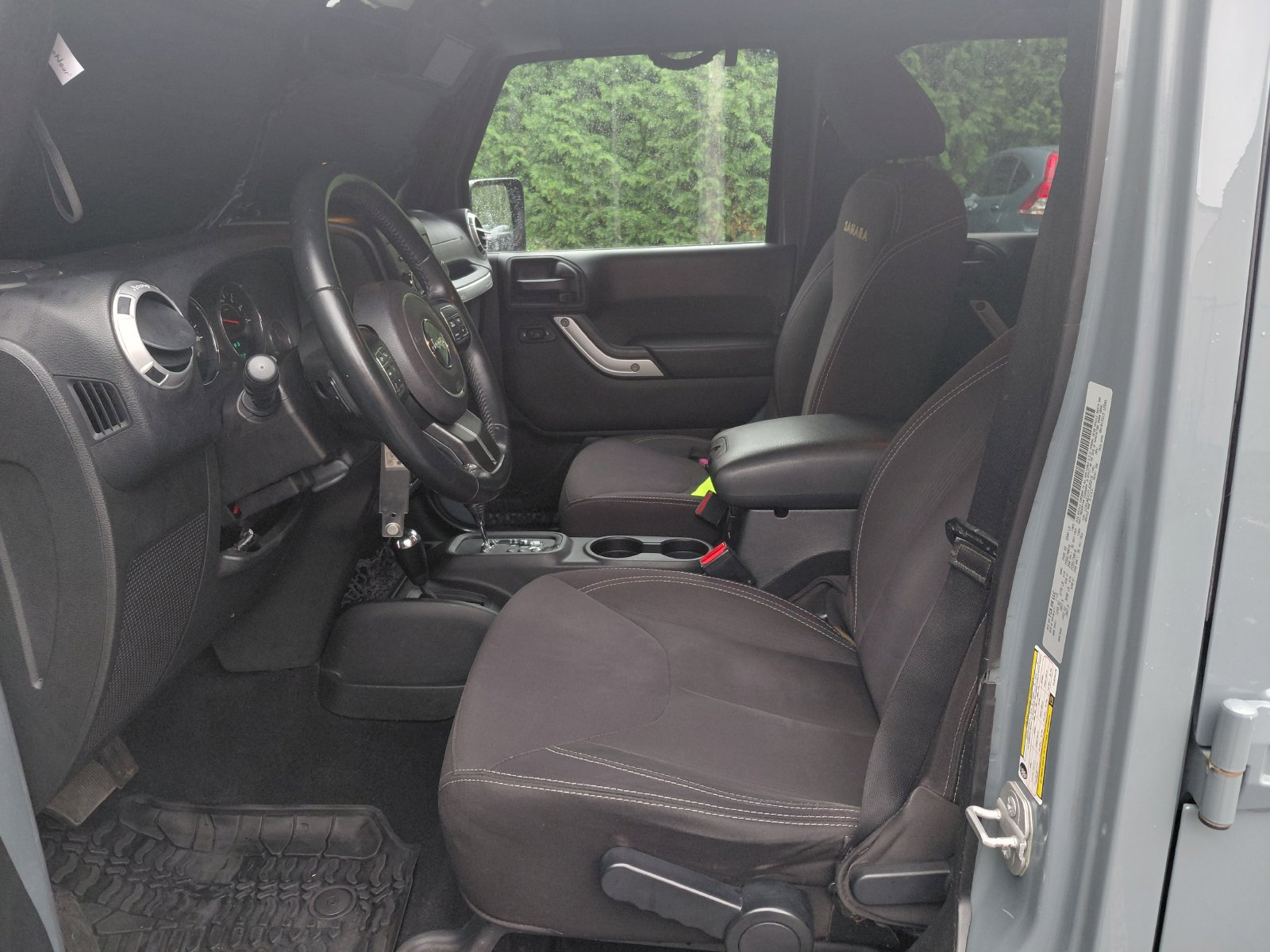 Used 2015 Jeep Wrangler Unlimited Sahara w/ Connectivity Group AWD/4WD image 2