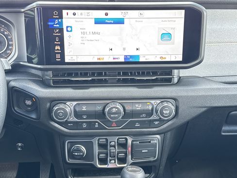 Used 2026 Jeep Gladiator Sport image 17