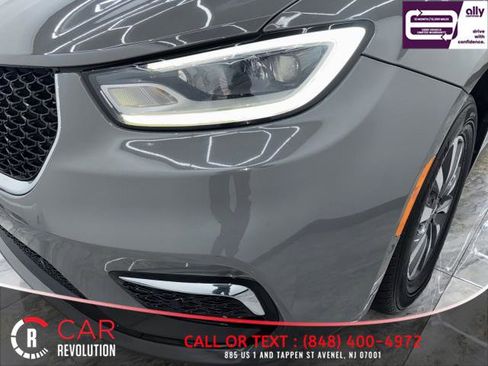 Used 2021 Chrysler Pacifica Touring-L image 53