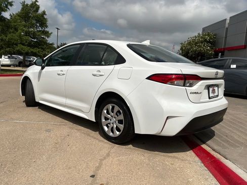 Used 2025 Toyota Corolla LE FWD image 8