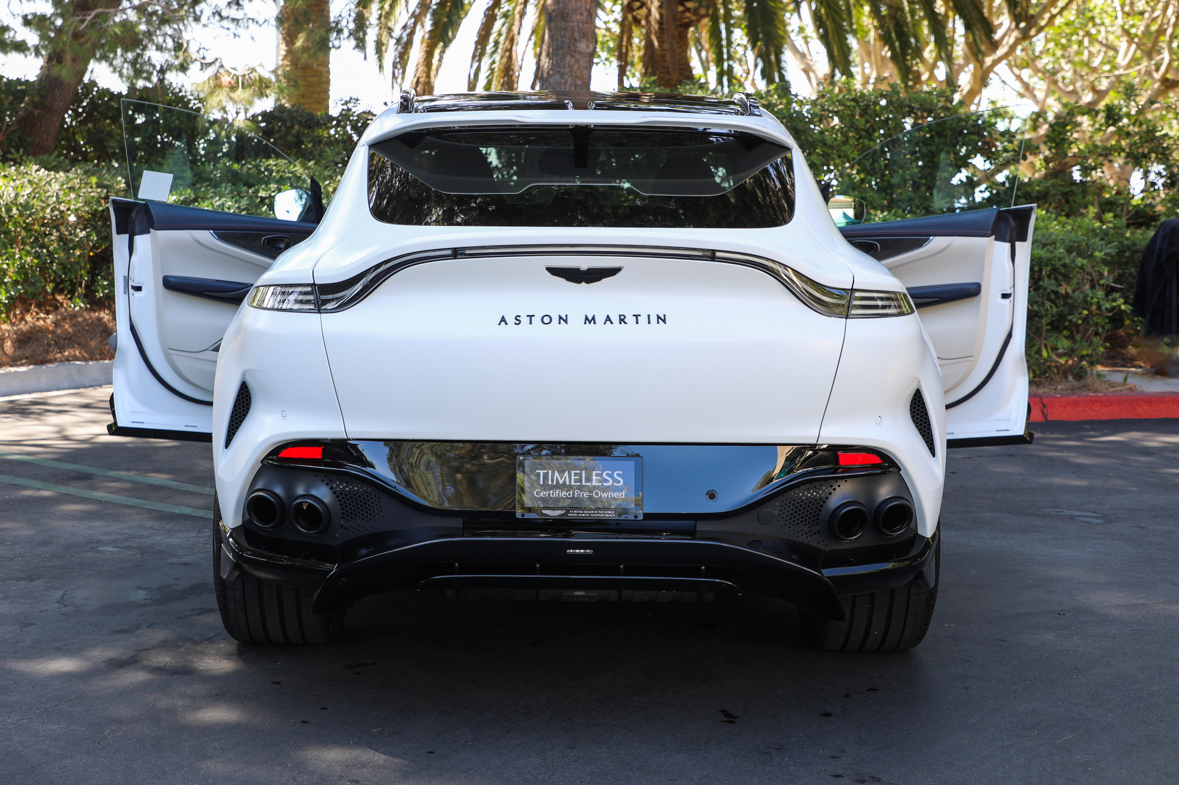 Used 2025 Aston Martin DBX 707 AWD/4WD image 7
