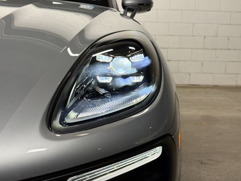 Certified 2026 Porsche Macan AWD/4WD image 10