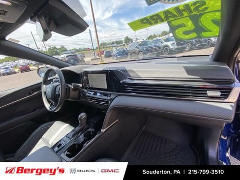 Used 2025 Toyota Camry SE w/ Convenience Package FWD image 33