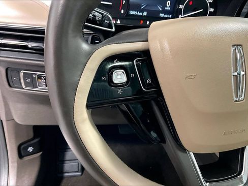 Used 2021 Lincoln Corsair AWD w/ Premium Package image 24