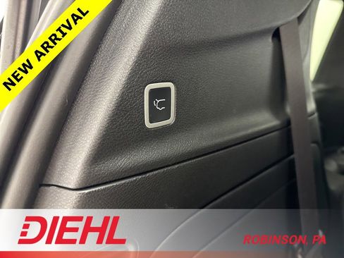 Used 2023 Chrysler Pacifica Limited w/ S Appearance Package image 10