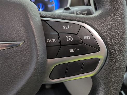 Certified 2017 Chrysler Pacifica Touring w/ Tire & Wheel Group image 24