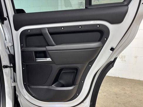 New 2025 Land Rover Defender 110 V8 image 41