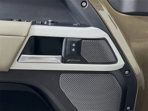 Used 2021 Land Rover Defender 110 S image 19