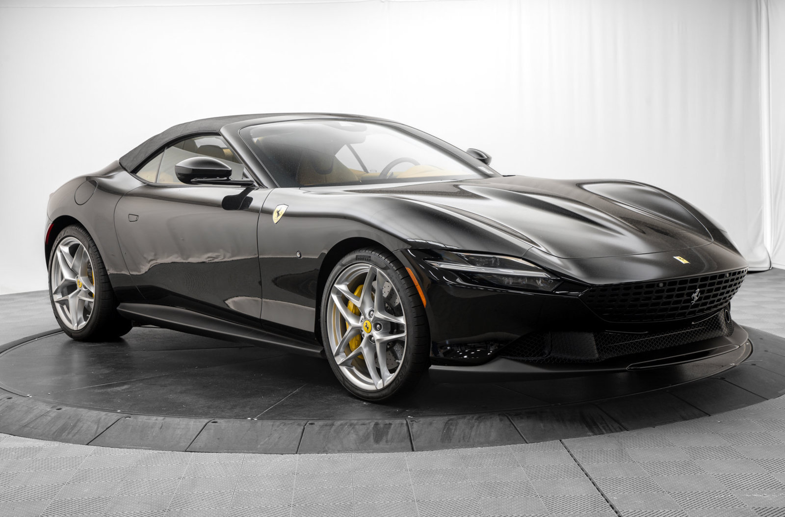 Used 2024 Ferrari Roma Spider RWD image 10