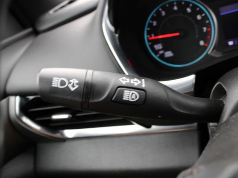 Used 2023 Chevrolet Traverse LT image 25