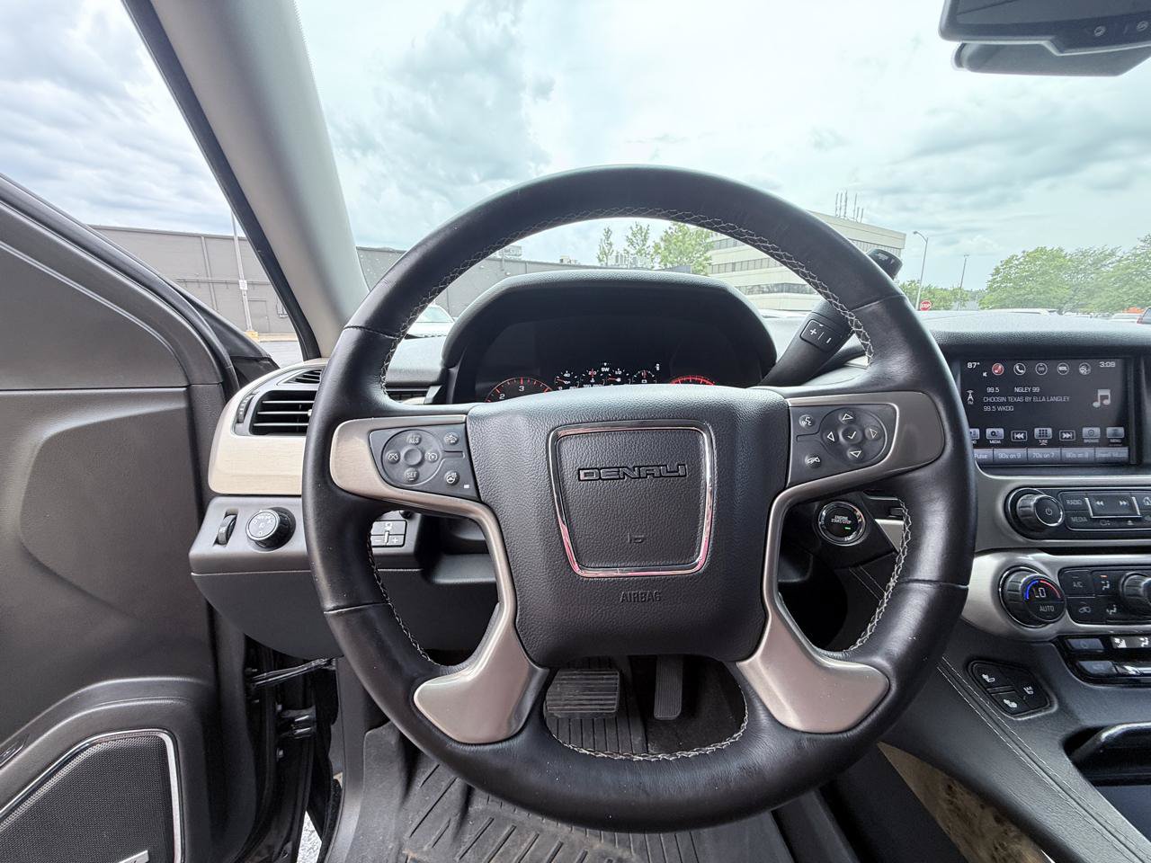 Used 2016 GMC Yukon XL Denali w/ Open Road Package AWD/4WD image 15