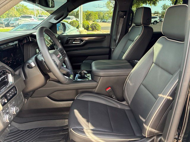 Used 2025 GMC Yukon Elevation w/ LPO, Elevation Black Package AWD/4WD image 5