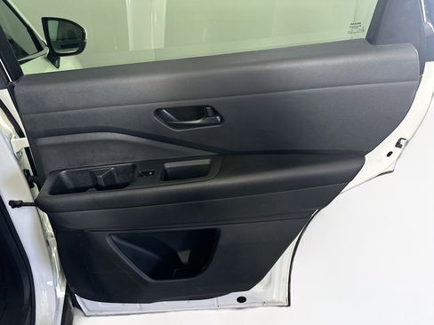 Used 2024 Nissan Pathfinder SV image 30