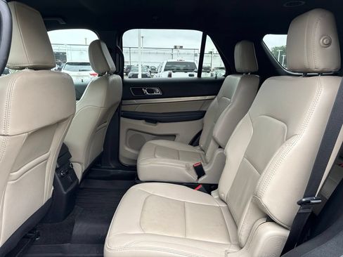 Used 2018 Ford Explorer XLT w/ Equipment Group 202A AWD/4WD image 6