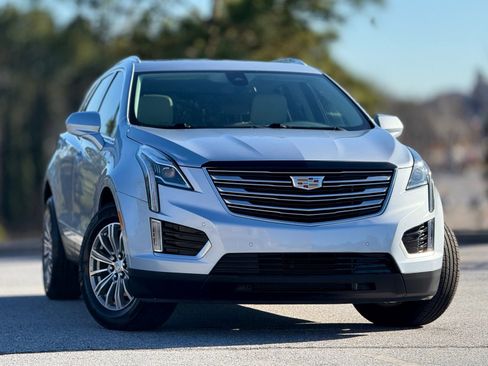 Used 2017 Cadillac XT5 Luxury w/ Driver Awareness Package image 3