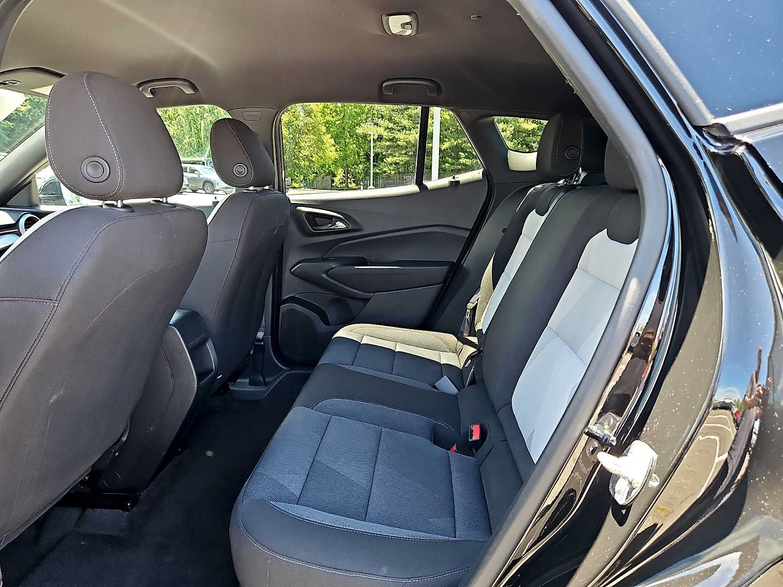 Used 2025 Chevrolet Trax RS w/ Driver Confidence Package FWD image 12