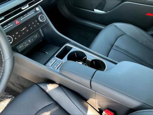 New 2025 Hyundai Sonata Limited image 8