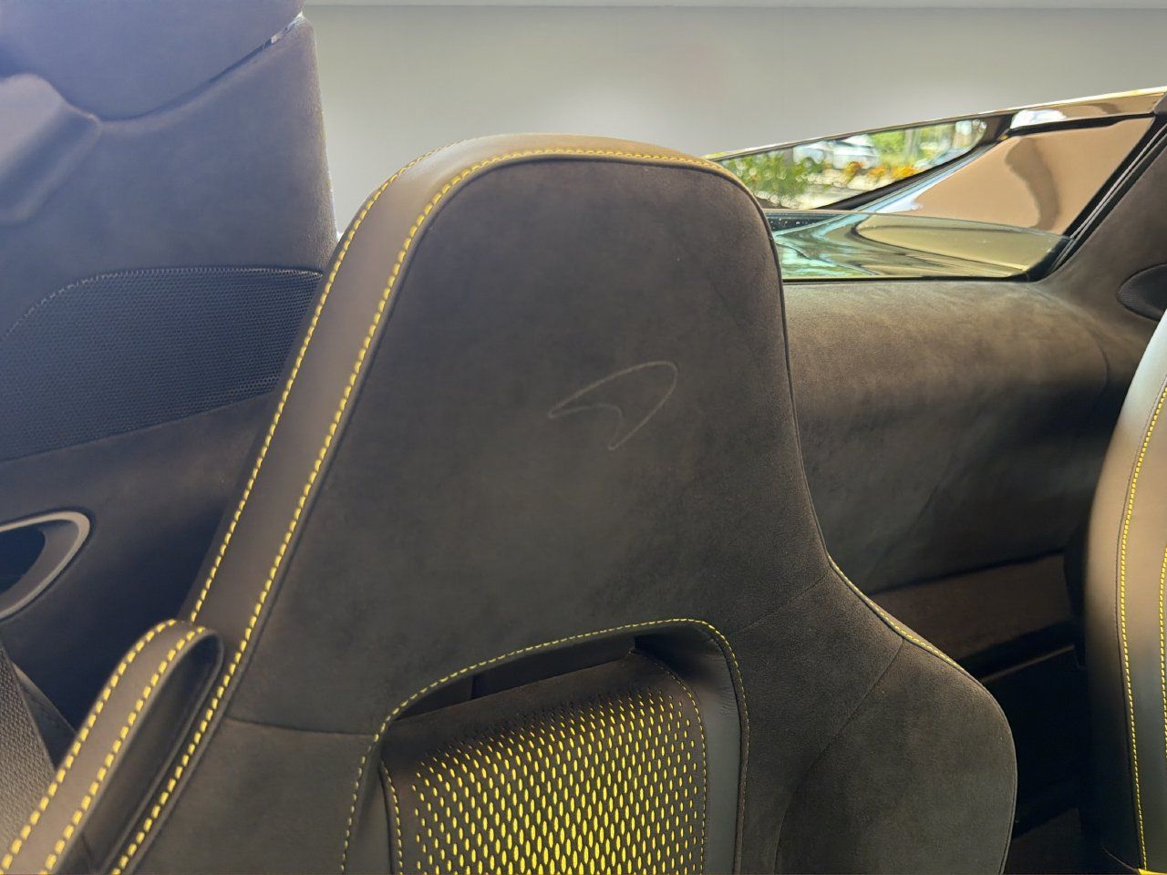 Used 2025 McLaren 750S Spider RWD image 24