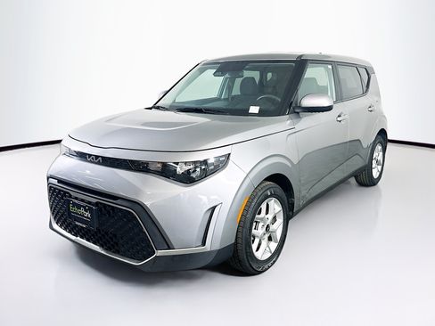 Used 2025 Kia Soul LX w/ LX Technology Package FWD image 3
