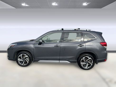 Used 2022 Subaru Forester Touring image 2
