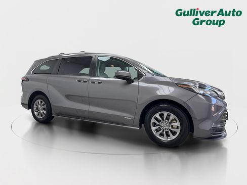 Used 2021 Toyota Sienna LE FWD image 12