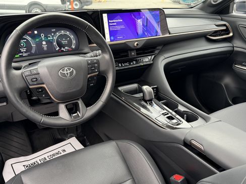 Used 2025 Toyota Crown Signia image 21