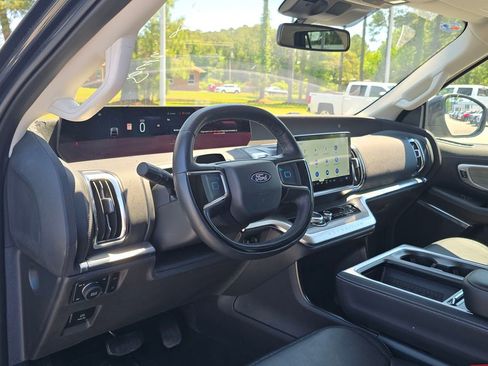 Used 2025 Ford Expedition Max Platinum w/ Driver's Package AWD/4WD image 15