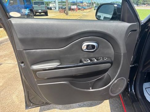 Used 2019 Kia Soul ! FWD image 10