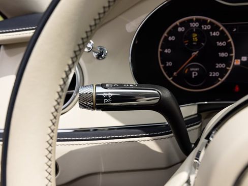 Used 2024 Bentley Flying Spur V8 AWD/4WD image 41