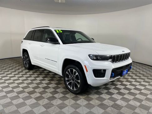 New 2025 Jeep Grand Cherokee Overland w/ Luxury Tech Group IV image 26