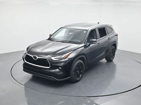 Used 2024 Toyota Highlander XLE FWD image 44