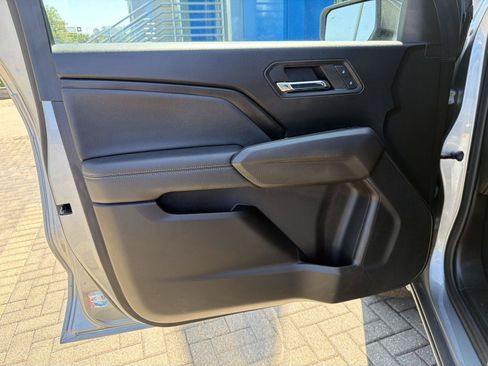 Used 2023 Chevrolet Colorado LT w/ LT Convenience Package II AWD/4WD image 11