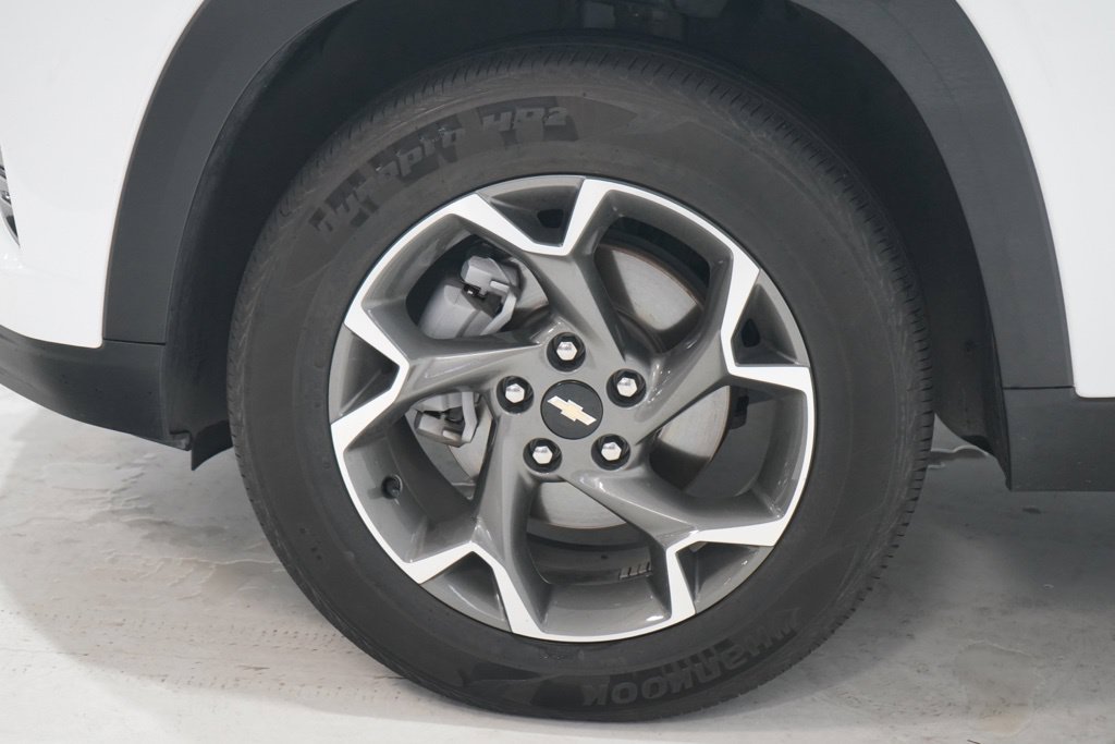 Used 2025 Chevrolet Trax LT FWD image 10