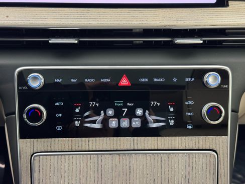 Used 2025 Genesis GV80 2.5T Prestige image 32