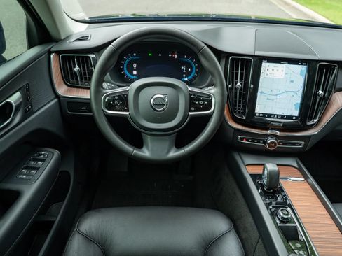 Used 2024 Volvo XC60 B5 Plus AWD/4WD image 19