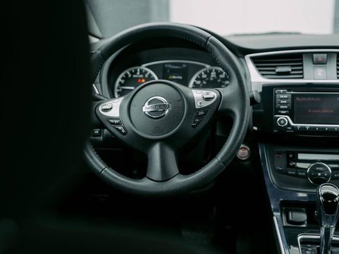 Used 2018 Nissan Sentra SR image 14