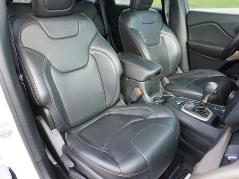Used 2018 Jeep Cherokee Limited w/ High Altitude Package AWD/4WD image 28