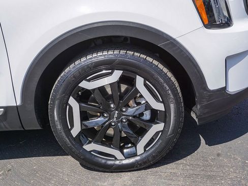 Certified 2024 Kia Telluride EX w/ EX Captain's Chair Package FWD image 10