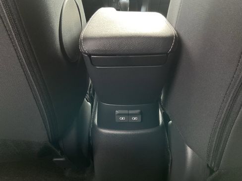 New 2025 Nissan Kicks Play S image 18