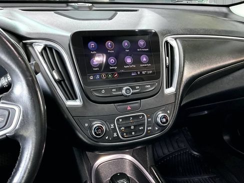 Used 2019 Chevrolet Malibu Premier w/ Sun and Wheel Package FWD image 9