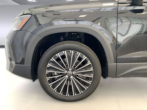 New 2026 Volkswagen Taos SE image 12