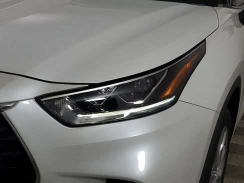 Used 2023 Toyota Highlander Limited FWD image 16