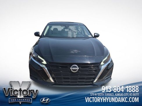 Used 2025 Nissan Altima 2.5 SV FWD image 8