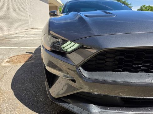 Used 2018 Ford Mustang Coupe RWD image 17
