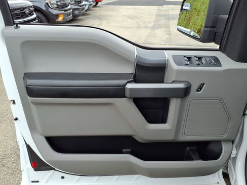 Used 2015 Ford F150 XLT w/ Equipment Group 302A Luxury AWD/4WD image 12