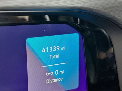 Used 2025 Volkswagen Atlas Cross Sport SE image 19