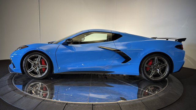 Used 2025 Chevrolet Corvette Stingray Premium Cpe w/ Z51 Performance Package RWD image 23