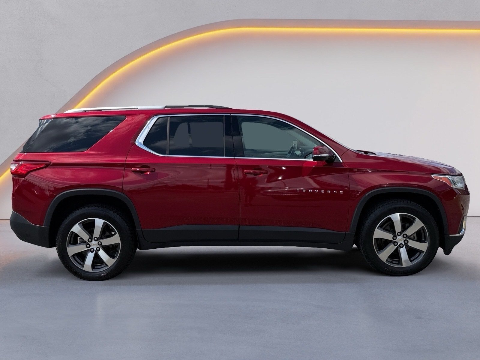 Used 2018 Chevrolet Traverse LT w/ LPO, Floor Liner Package FWD image 2