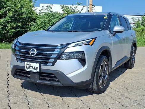 Used 2024 Nissan Rogue SV FWD image 3