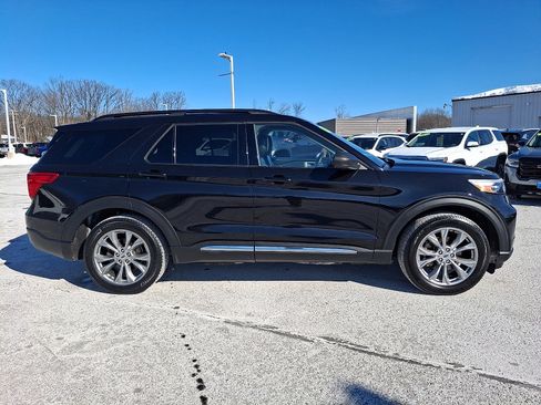 Certified 2022 Ford Explorer XLT w/ Equipment Group 202A image 7